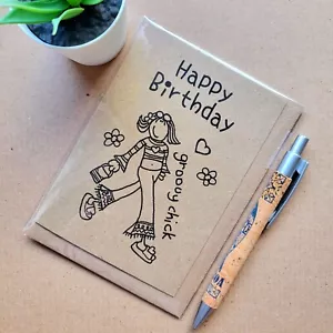 Divertida Tarjeta de Cumpleaños Groovy Chick Años 90 - Golpe en la puerta - Imagen 1 de 2