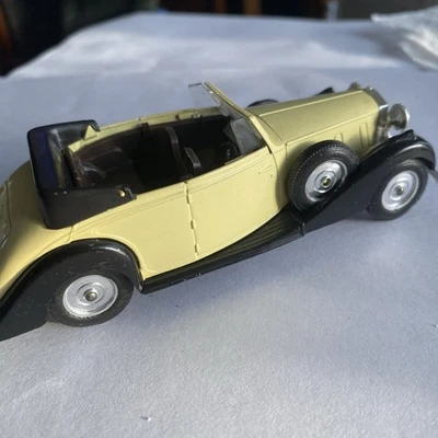 Solido 1:43 1939 Rolls-Royce Phantom III Coupe -yellow - Image 1 of 4