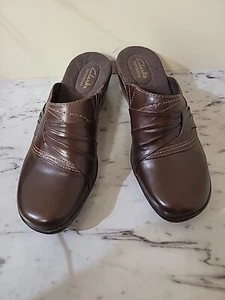 Clark's Women's Brown Mule Slip-On Leather Clogs Bow-Like Accent Sz 8.5 - Picture 1 of 15