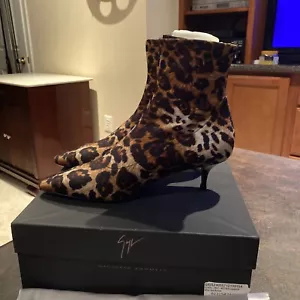 Giuseppe Zanotti Kätzchenabsatz Stiefel Leopardendruck NEU im Karton Gr. 8 - Bild 1 von 5