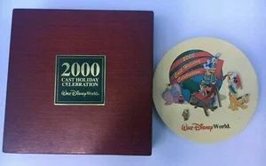 Disney 2000 Cast Holiday CELEBRATION 4 PIN SET in Wood Box- Dumbo & Fab 4 - Picture 1 of 3