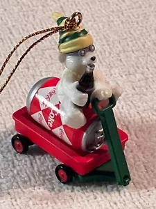 Weihnachtsschmuck Eisbär auf Cola Dose im Wagen PO7285 - Bild 1 von 6
