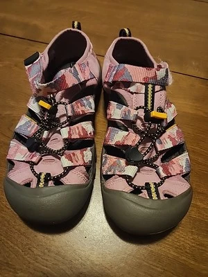 Sandálias femininas KEEN Newport tamanho 5 rosa camuflagem esporte impermeável caminhada - Imagem 1 de 4