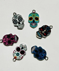 Coloridas calaveras de azúcar para hacer joyas  - Imagen 1 de 2
