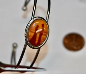 COSTUME VINTAGE METAL CUFF BRACELET  WITH COUPLE IN LOVE PLASTIC CAB SILVERTONE - Picture 1 of 2