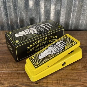 Dunlop KH95Y Kirk Hammett Cry Baby Wah Yellow Sparkle Guitar Effect Pedal - Picture 1 of 6