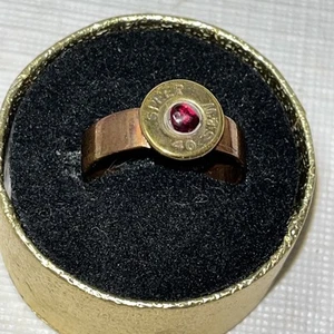 Speer 40 S&W Messing & Kupfer Kugelgehäuse Damenring mit rotem Stein Größe 10 - Bild 1 von 5