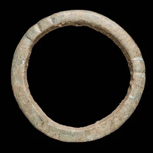 Awesome Ancient Bronce Precoin, Ring Shape - 66 mm / 45.95 gr. - Picture 1 of 3