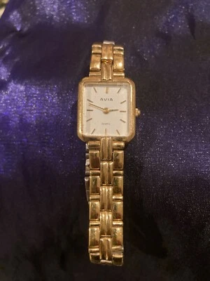 Reloj Mujer Avia Tono Dorado Ligeramente Usado  Foto 1 de 3