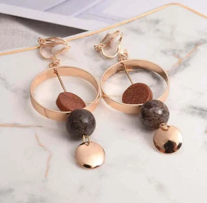 Pendientes de aro con cuentas de oro y brillo marrón de 2 1/4" con clip - Imagen 1 de 4