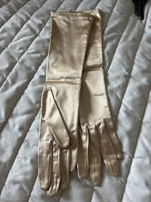 Guantes de ópera vintage para mujer Novoglove beige rayón y nailon Alemania Occidental-pequeños Foto 1 de 4