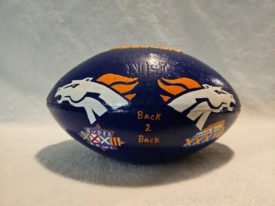 Denver Bronco Tamaño Juego Cerámica Fútbol Espalda Espalda Superbowl Campeones 97-98 Foto 1 de 4