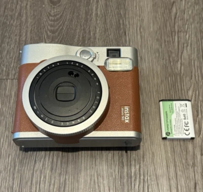 Cámara de película instantánea Fujifilm Instax Mini 90 Neo Classic Marrón - Sin tapa de batería Foto 1 de 4