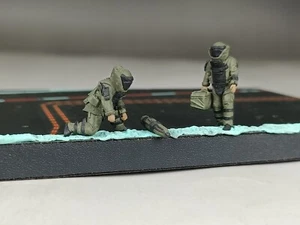 1/72 gebaut bemalt US Sprengstoff Sprengstoff Entsorgungsspezialist 2 Figuren Modell - Bild 1 von 7