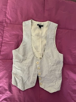 Chaleco a rayas blanco y negro Gap con forro crema. Tan lindo! Desde 2007-2014. Foto 1 de 3