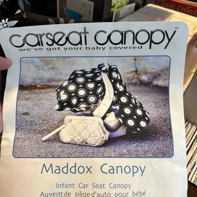 COCHEAT TOLDO MADDOX NEGRO BLANCO MEDALLÓN AZUL MINKY DOT  Foto 1 de 4