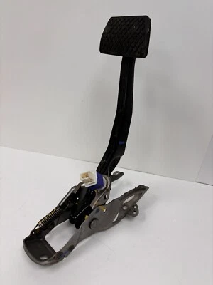 PEDAL DE PARADA DE PIE DE FRENO CON SENSOR Y SOPORTE DE MONTAJE OEM HONDA PILOT 2017 - 2023 Foto 1 de 3