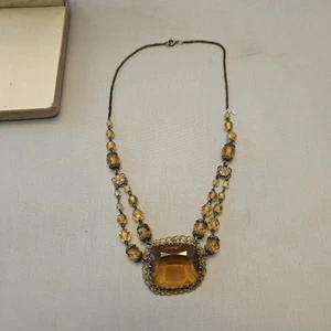 Collar Art Deco de Cuentas de Vidrio y Latón con Gran Joya Ámbar y Detalle de Encaje - Imagen 1 de 24
