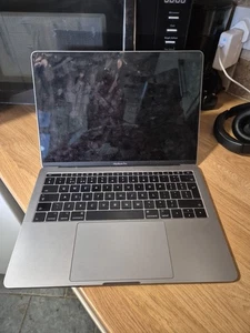 Apple MacBook Pro 2018 13 Inch Laptop Core i5-7360U 8GB Ram 128GB SSD- (07) - Afbeelding 1 van 6