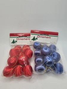 2 Stück Vintage 1 Zoll Seidensatin Weihnachtskugel Ornamente Blau & Rot - Bild 1 von 1