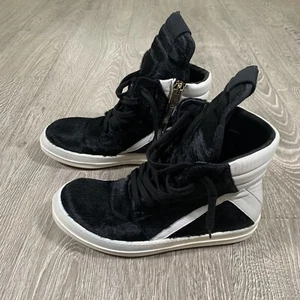 RICK OWENS Geobasket Top Alto Ponyhair NEGRO/LECHE, 42 - Imagen 1 de 14