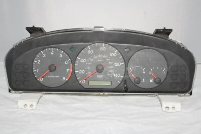 Cuadro de instrumentos velocímetro medidor de panel 00 Mazda 626 117.879 millas Foto 1 de 4