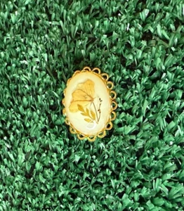 Lovely Dried Flower Cameo Gold Tone Vintage Brooch Pin Clothing Accessories - Picture 1 of 7