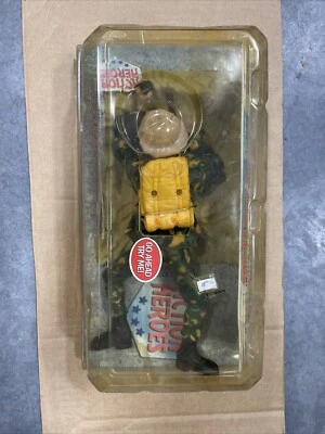 Action Heroes Serie 2 con Real Crawling Action - Camuflaje con Sombrero Bronceado De Colección Años 80 - Nuevo Foto 1 de 4
