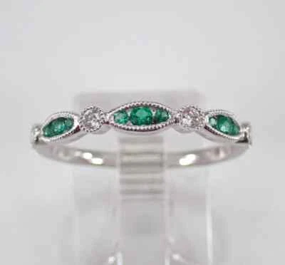 Круглый созданный в лаборатории изумруд 0,30 карата юбилейная лента Eternity покрытие белым золотом 14 карат - Изображение 1 из 4