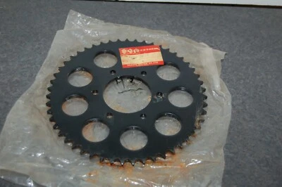 NUEVO DE LOTE ORIGINAL SUZUKI 64511-28710 PIÑÓN RUEDA TRASERA 51 DIENTES TS125 1971-1977 NUEVO Foto 1 de 4