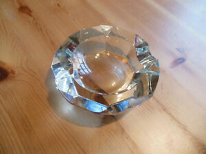 Massiver (Kristall ?) Glas Aschenbecher