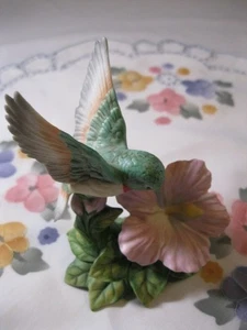 Homco #1429 Porzellan Figur Kolibri (rote Kehle) mit rosa Hibiskus 4" groß - Bild 1 von 12