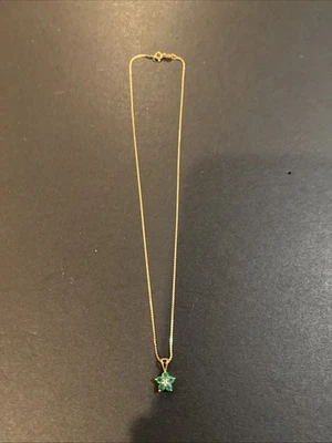 Collar de cadena vintage de oro amarillo de 14k con colgante de flor de diamante esmeralda de 14k Foto 1 de 4