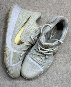 Scarpa da basket Nike Kyrie 3 Finals Series oro bianco 852395-902 da uomo taglia 9 - Foto 1 di 9