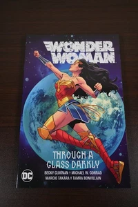 Wonder Woman Volumen 2 A Través de un Vidrio Tapa Suave Oscura TPB 2022 Primera Impresión - Imagen 1 de 3