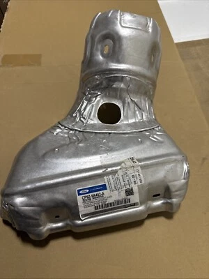 OEM NUEVO 2015-2018 Ford Transit Connect silenciador y protector térmico de tubo CP9Z9A462A Foto 1 de 3