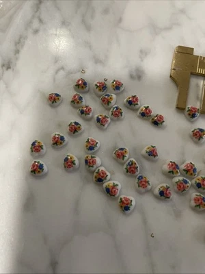 40 Vintage Japanese Glass Pink Rose, Yellow & Blue Flowers 8Mm  Heart Cameos - Image 1 of 4