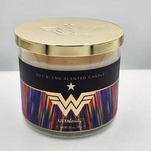 Vela perfumada Ulta Beauty Wonder Woman mezcla de soja tarro de 14,5 oz NUEVO - Imagen 1 de 3