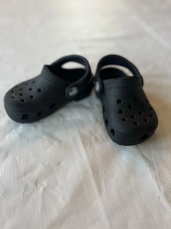 Crocs Classic Toddler Youth Size 5 Shoes Black Slide Slip On-Black Sandals - Image 1 of 4