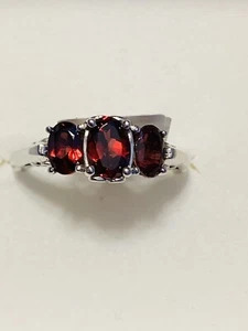 NEW 1.58CTW OVAL VERMELHO GARNET(TM) STERLING SILVER 3-STONE RING - Size11 - Picture 1 of 2