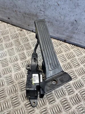 Pedal acelerador Hyundai ix35 1,7 L SUV estado 2013 pedal acelerador 327272s000 Foto 1 de 4