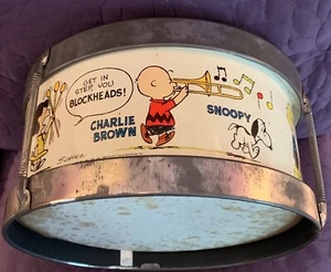 BANDA DE MARCHA DE CACAHUETES BATERÍA SNOOPY CHARLIE MARRÓN DE COLECCIÓN METAL CHEIN - Imagen 1 de 8