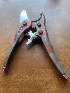 Rare Vintage UEC S-25 Ratcheting PVC Pipe 1" Tube Cutter Stainless Blade - Picture 1 of 15
