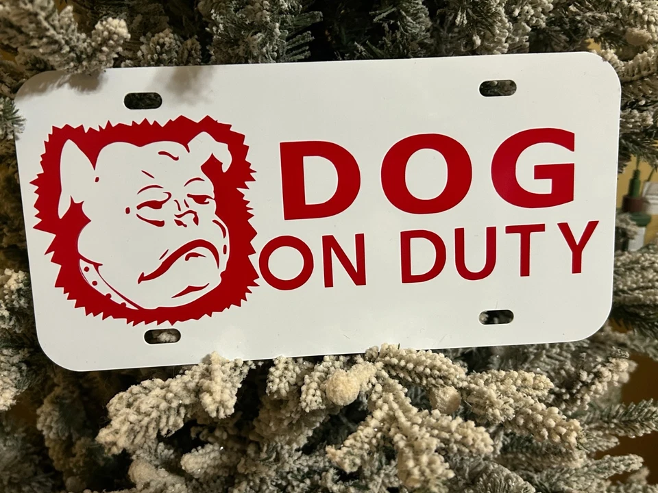 Vacaciones de Navidad "Perro de servicio" etiqueta de coche de plástico / Chevy Chase Foto 1 de 1