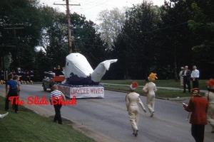 Chagrin Falls OH 1960 Dekoration Memorial Day Parade Moby Dick Wal 35mm Dia - Bild 1 von 1