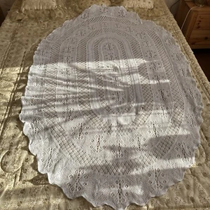 Alte große Tischdecke gehäkelt Uroma Oma Oval ca. 1,60 x 1,05 m. Handarbeit - Bild 1 von 9