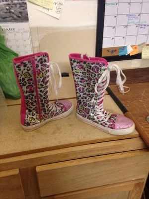 Zapatos altos brillantes con estampado de guepardo rosa y amarillo "gamuza azul" para niñas Foto 1 de 4