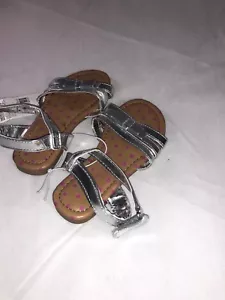 Sandali Piper bambina bambina nuovi con etichette - argento - scarpe bambino taglia 7 - Foto 1 di 5