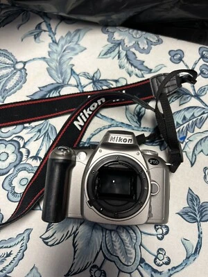 SOLO CUERPO DE CÁMARA NIKON F55 35MM SLR Foto 1 de 4