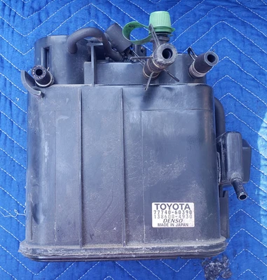 1998-2003 Lexus LX470 TOYOTA LANDCRUISER канистра пара топлива 77740-60390 OEM - Изображение 1 из 4